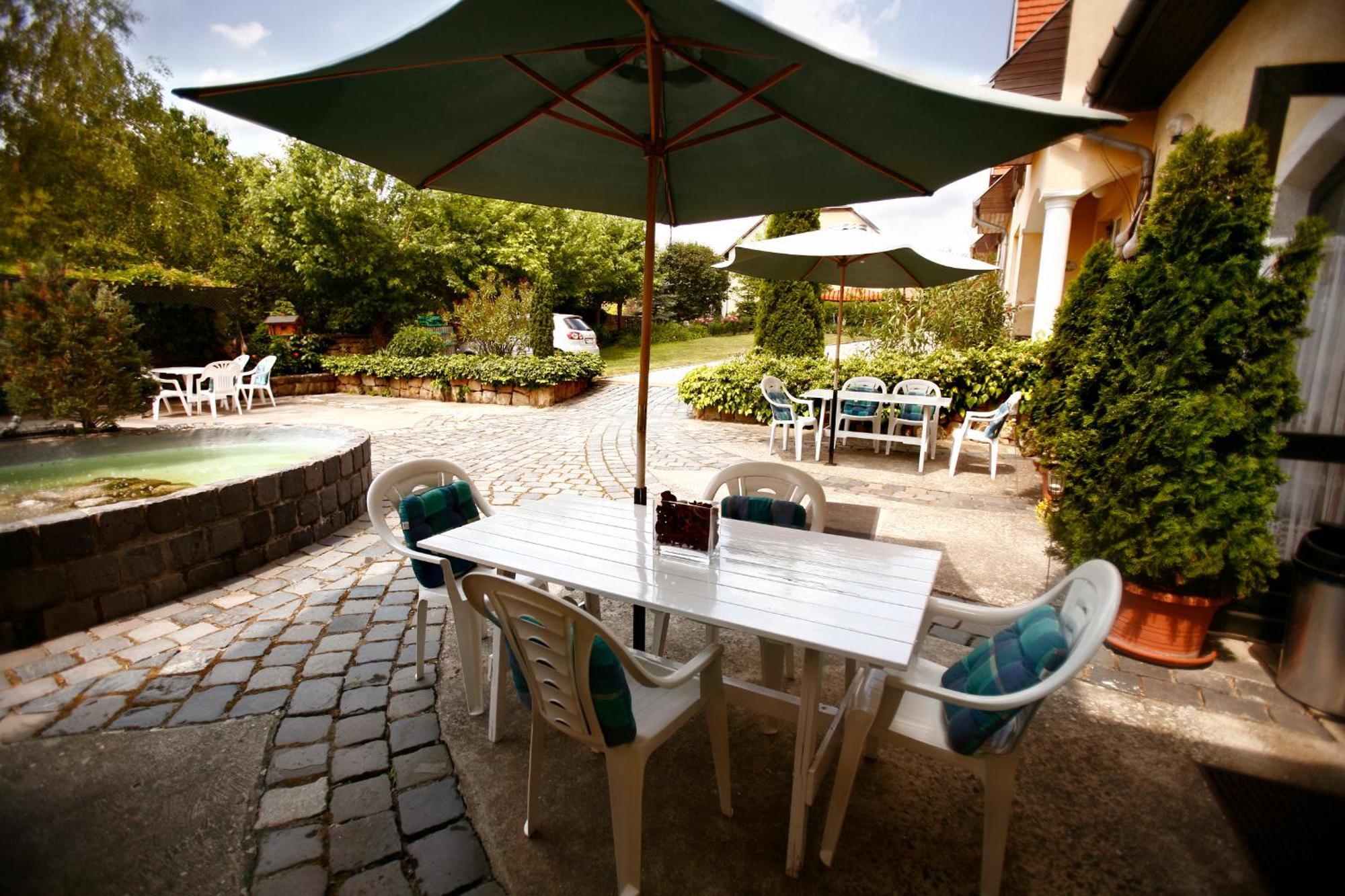Keszi Panzio Hotel Budakeszi Luaran gambar
