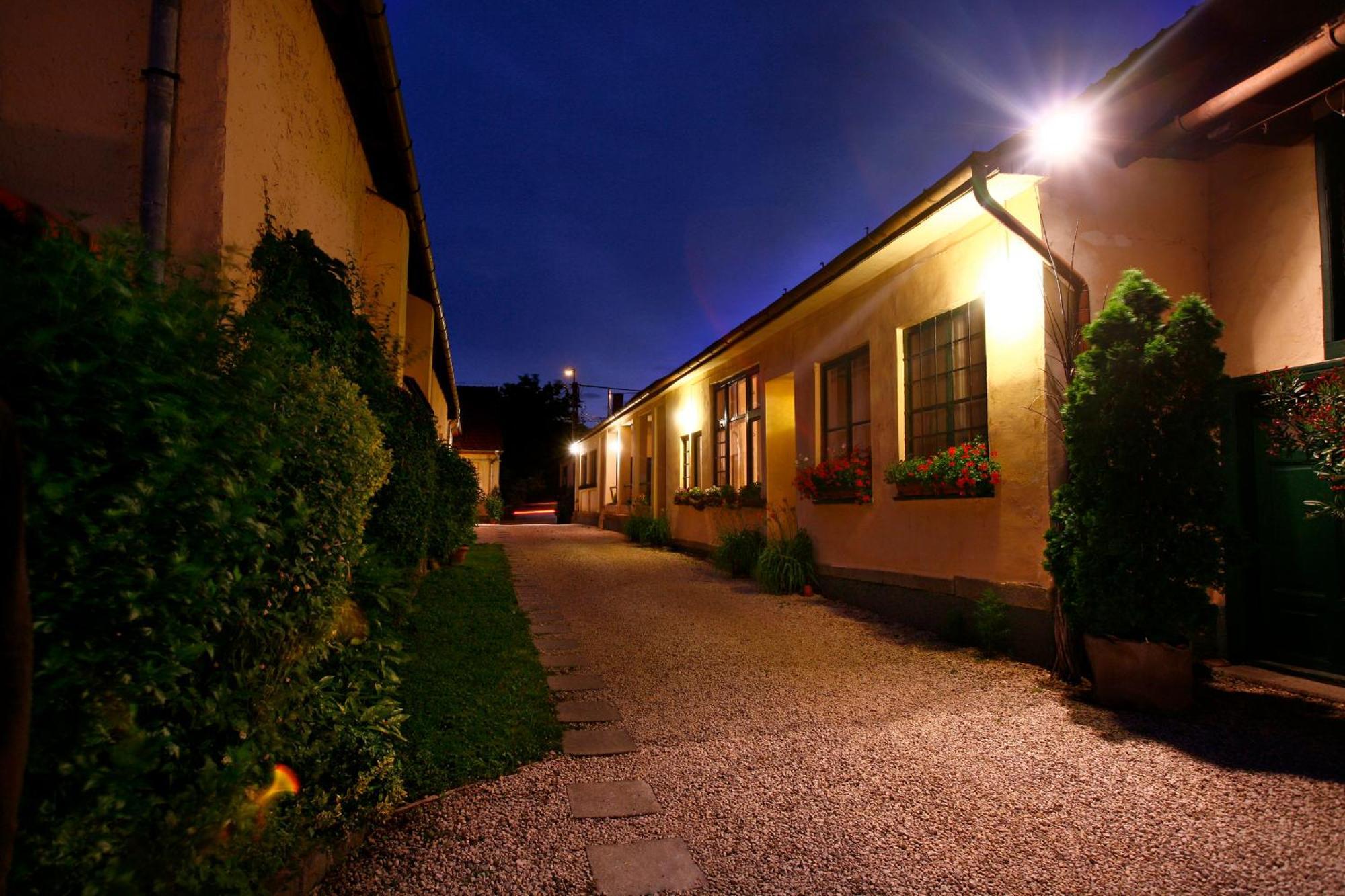 Keszi Panzio Hotel Budakeszi Luaran gambar