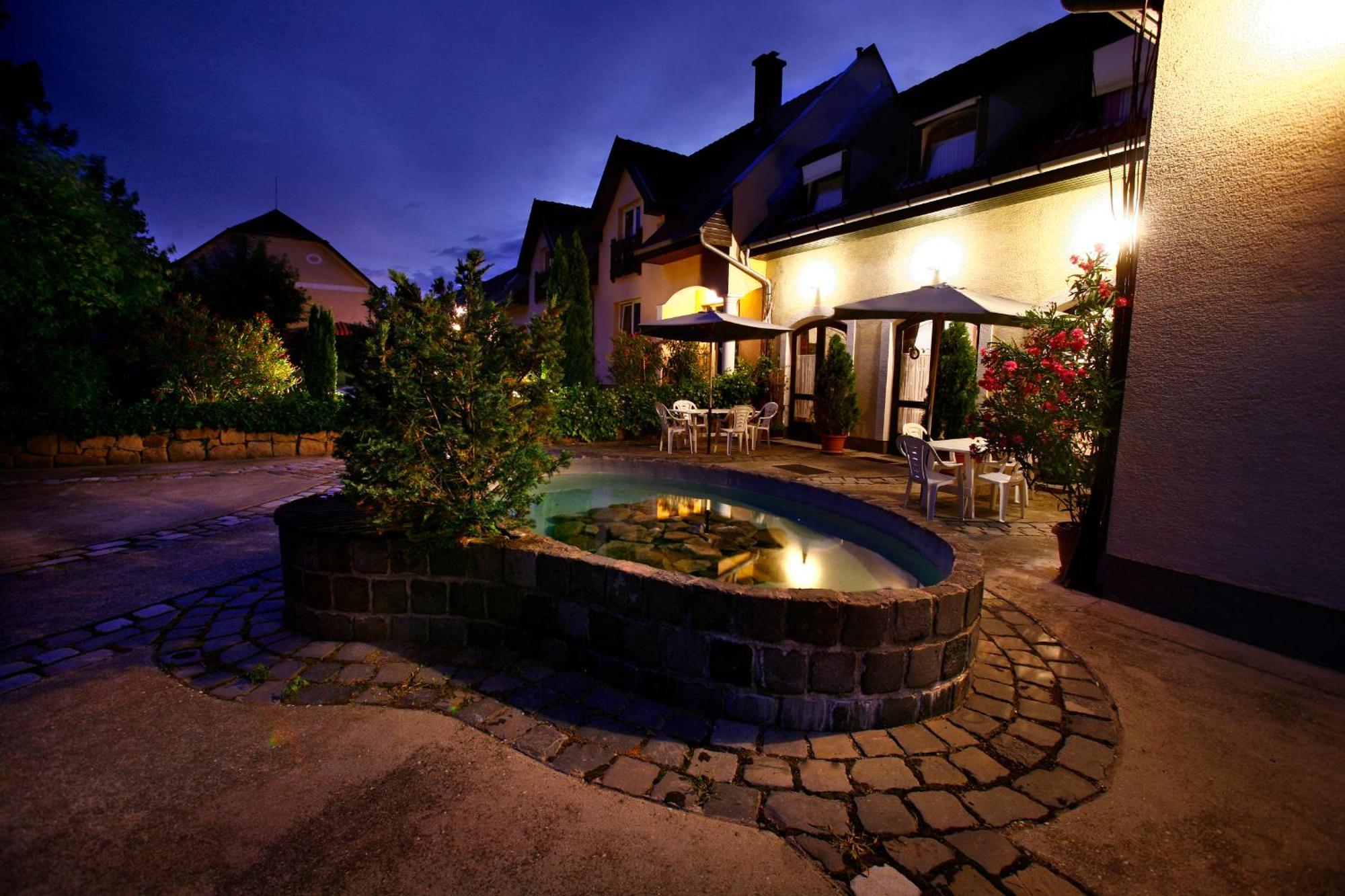 Keszi Panzio Hotel Budakeszi Luaran gambar