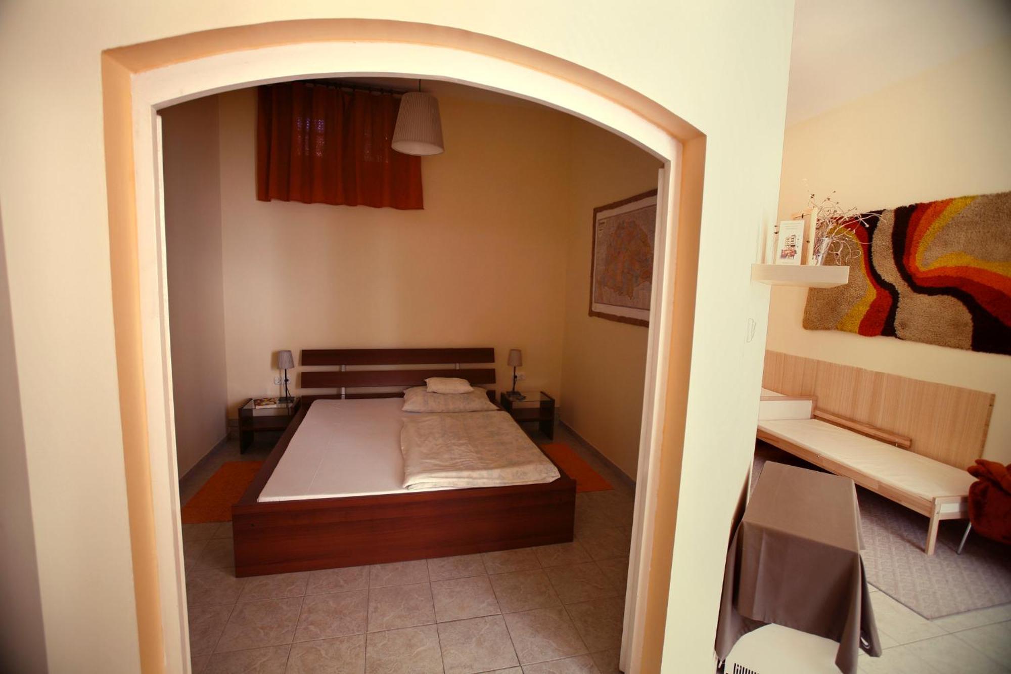 Keszi Panzio Hotel Budakeszi Luaran gambar