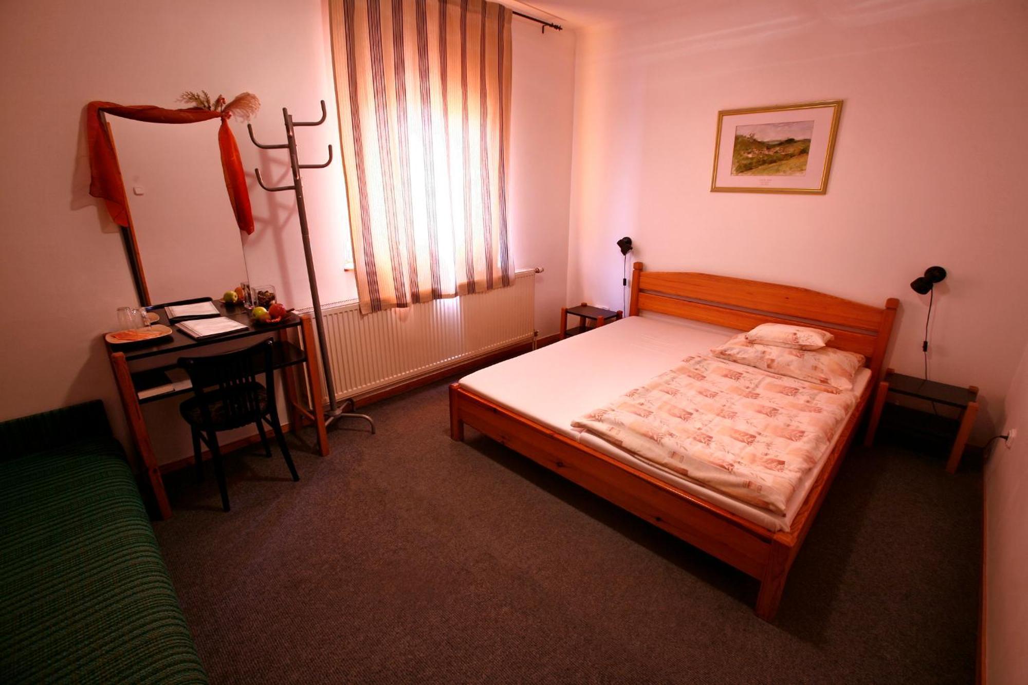 Keszi Panzio Hotel Budakeszi Luaran gambar