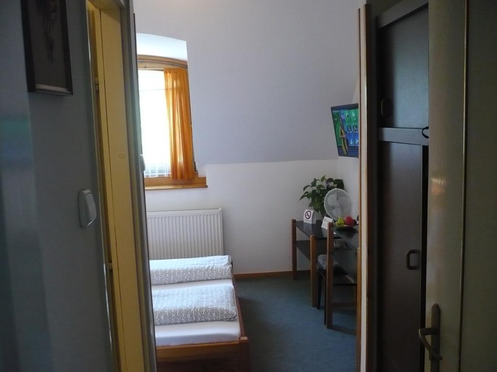 Keszi Panzio Hotel Budakeszi Luaran gambar