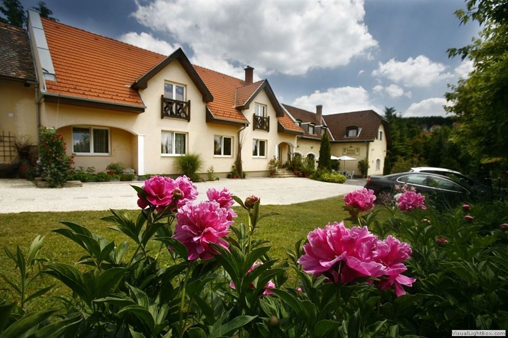 Keszi Panzio Hotel Budakeszi Luaran gambar
