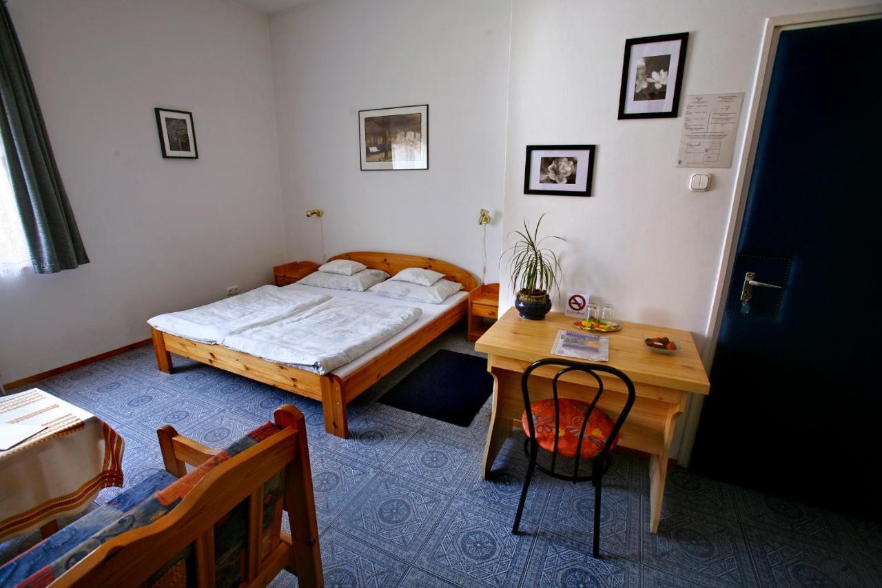 Keszi Panzio Hotel Budakeszi Bilik gambar