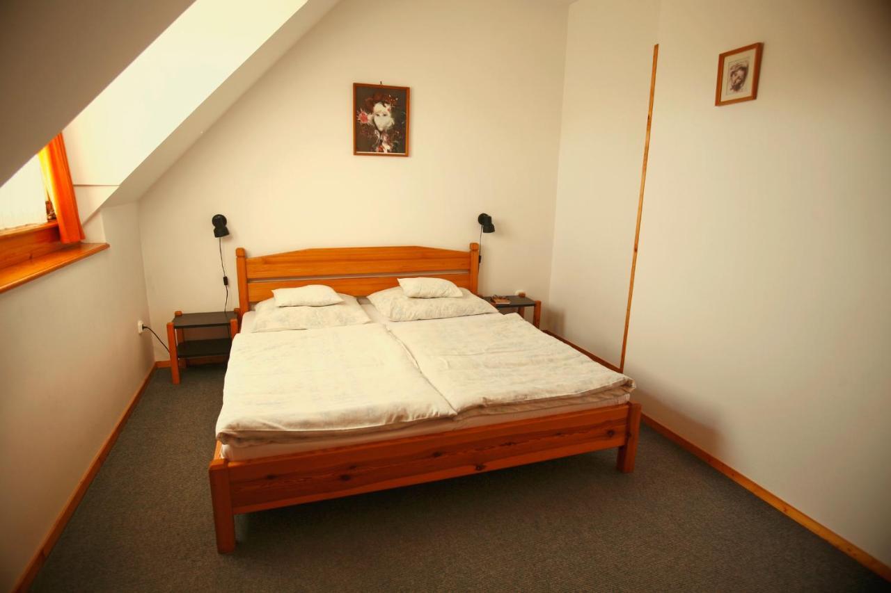 Keszi Panzio Hotel Budakeszi Bilik gambar